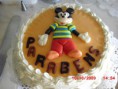 Bolo  de ananás com chantily com o Mickey